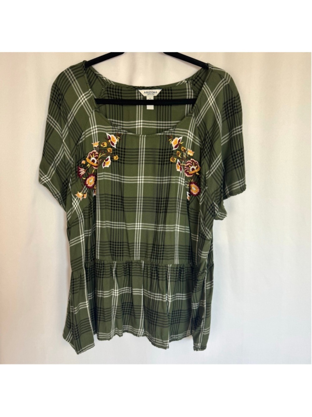 Arizona Top Women's 3X Floral Embroidered Green Plaid Ruffle Hem Short Sleeve